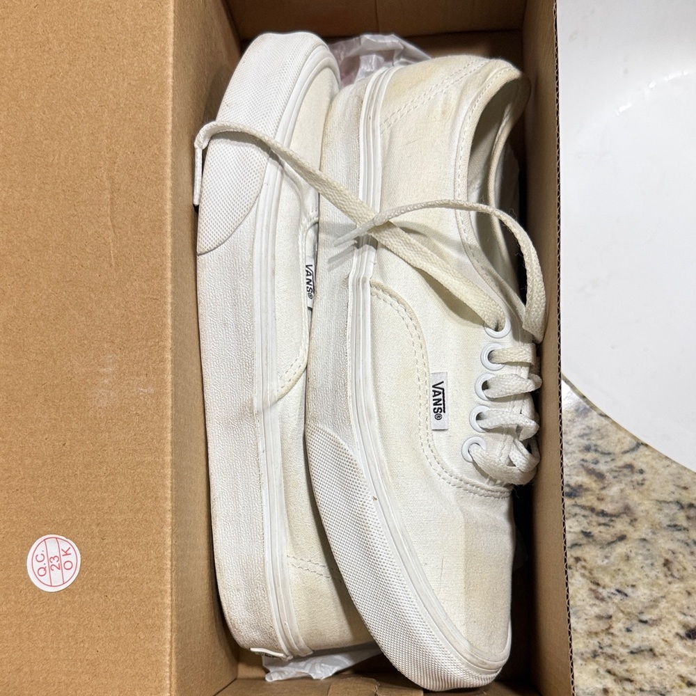 Vans - Picture 2 of 4